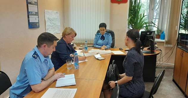 Заместитель прокурора области Калистова Ю.В. и Уполномоченный при Губернаторе Архангельской области по правам ребенка Молчанова Е.В. совместно провели личный прием граждан в Виноградовском районе