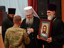 Митрополит Архангельский вручил икону отряду спецназначения «Ратник» Росгвардии