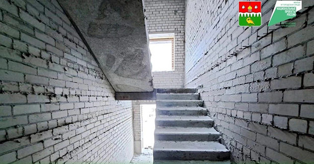 В Котласском округе строят два многоквартирных жилых дома для переселенцев из авариек