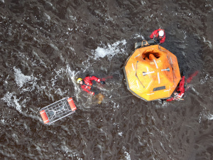 В Белом море прошли учения по поиску и спасению людей