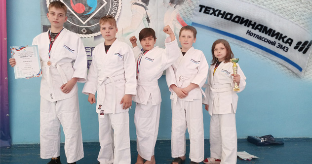 Уникальный подарок от Котласского ЭМЗ: новые кимоно у юных бойцов