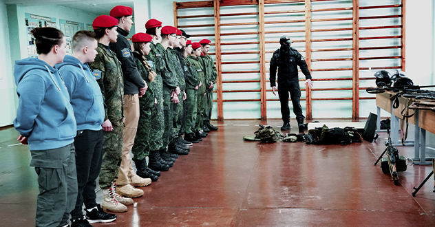 Сотрудники ОМОН Росгвардии организовали познавательную экскурсию для архангельских школьников