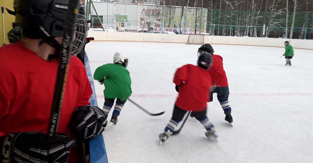 Вычегодский хоккей с шайбой: в "Авангарде" растят юных чемпионов.