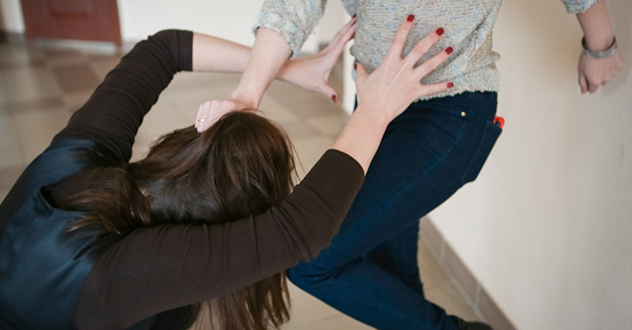 Приморской межрайонной прокуратурой в суд направлено уголовное дело по факту истязания несовершеннолетней