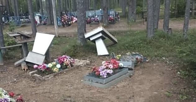 Трое подростков Устьянского района обвиняются в уничтожении и повреждении мест захоронения