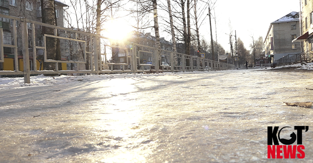 Скользкие тротуары в Котласе перестали подсыпать вручную?