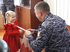 Росгвардия наградила участников конкурса детского рисунка