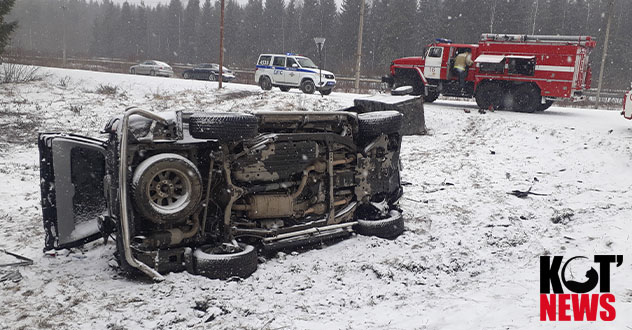 Два внедорожника столкнулись из-за простой невнимательности водителя