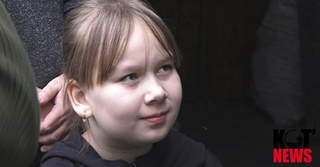 За минуту по обрушения потолка внучка вывела бабушку из комнаты