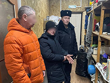 Вилегодскими полицейскими задержан подозреваемый в краже и попытке поджога здания магазина