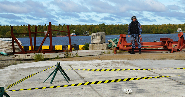 Подразделения Росгвардии провели учебную тренировку по защите объектов Архангельского морского торгового порта