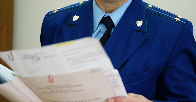 Житель Плесецкого района предстанет перед судом за оскорбление и угрозу убийством прокурору