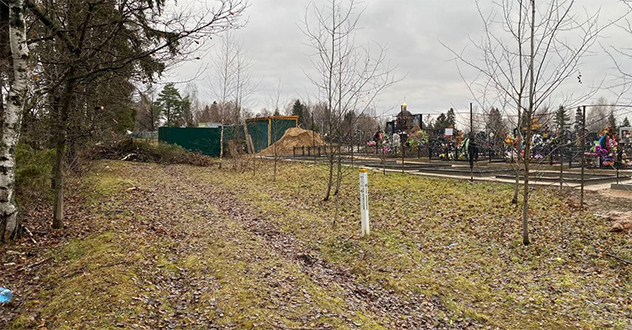 По иску Котласского межрайонного прокурора суд обязал орган местного самоуправления поставить на кадастровый учет земельные участки под местами захоронений