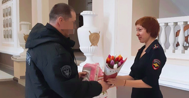 Архангельские омоновцы поздравили вдов и матерей погибших товарищей с Международным женским днем