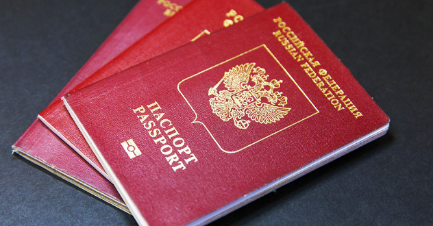 В России отказывают в выдаче загранпаспортов нового поколения