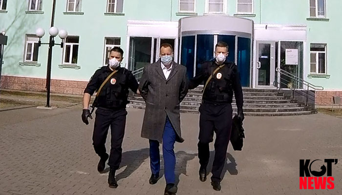 Руководителя Сольвычегодского отделения Северной железной дороги вывели с рабочего места в наручниках