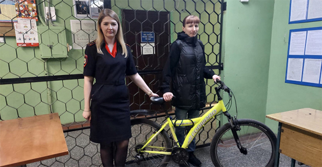 Плесецкие полицейские вернули местной жительнице похищенный у нее велосипед