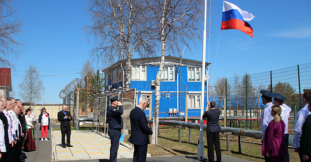 Сегодня торжественное мероприятие по случаю окончания учебного года состоялось в средней общеобразовательной школе при воспитательной колонии УФСИН России по Архангельской области  (п. Талаги, Приморский округ)