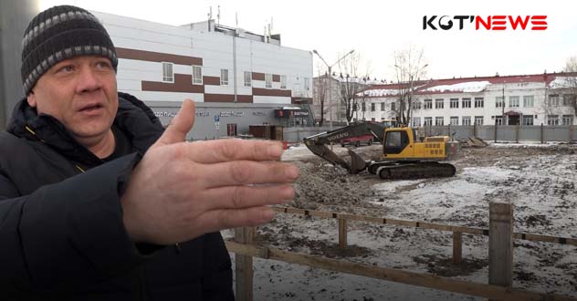 Строительные "баррикады" под окнами дома: жители возмущены "беспределом".