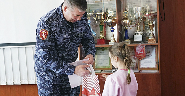 Росгвардия наградила участников конкурса детского рисунка