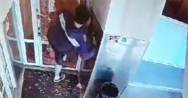 Нарядом патрульно-постовой службы полиции по горячим следам задержан подозреваемый в краже из магазина