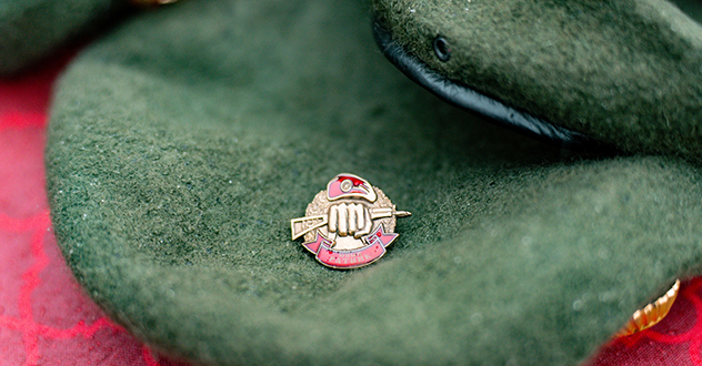 Представители архангельского отряда «Ратник» Росгвардии вручили юнармейцам знаки отличия «Юный ратник»