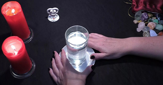 Пенсионерка отдала 6 тыс. рублей за лечение заговоренной водой