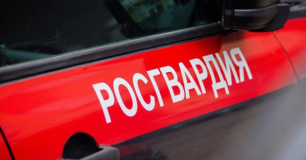 В Северодвинске автопатруль Росгвардии задержал посетителя магазина, подозреваемого в хищении товара