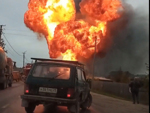 Машина загорелась у переезда