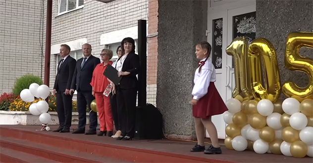 Школа просила подождать...