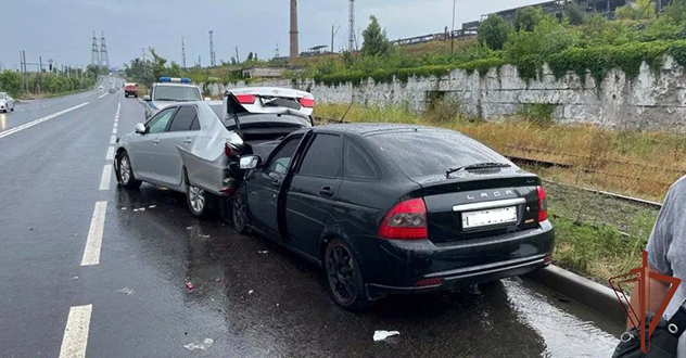 Росгвардейцы оказали помощь тяжело пострадавшим в аварии жителям ДНР