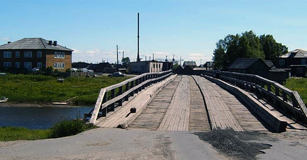 Благодаря суду добились начала ремонта единственного для переправы моста через реку Вонгуда