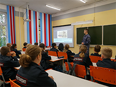 Офицер Управления Росгвардия по Архангельской области рассказал кадетам о Герое России Анатолии Романове