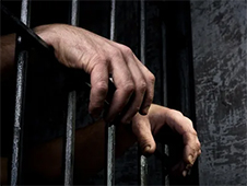 Житель Няндомы вытолкнул сожительницу с третьего этажа многоквартирного дома