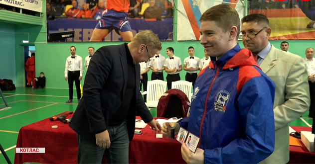 В котласской спортшколе № 1 проходят соревнования по универсальному бою.