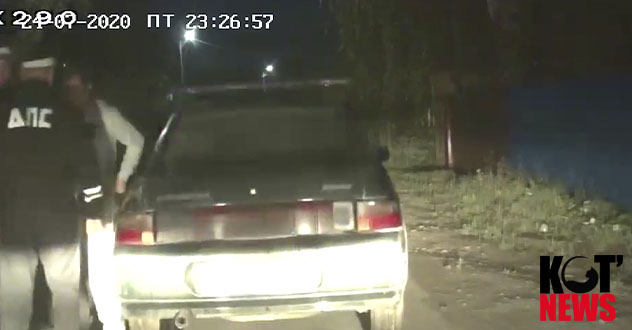 Чтобы не лишиться прав, пьяный водитель вдруг стал пассажиром