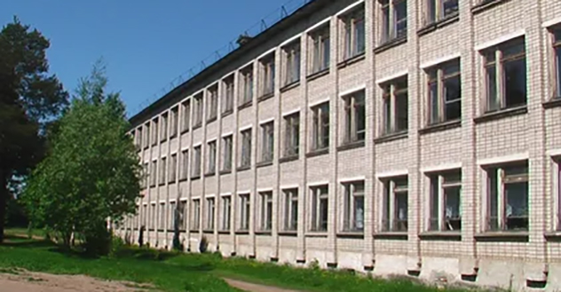 В Пинежском районе подрядчик привлечен к ответственности за нарушение сроков при проведении капитального ремонта здания образовательной организации