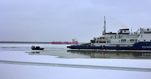 На набережной Северной Двины в Архангельске прошли аварийно-спасательные учения