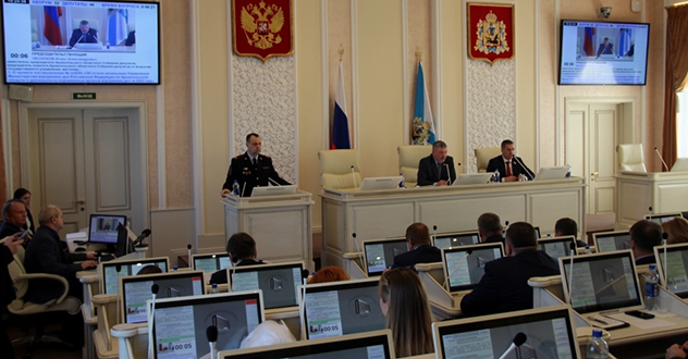 Начальник УМВД России по Архангельской области выступил с отчетом перед региональными депутатами