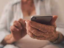 Неравнодушная женщина уберегла архангелогородку от потери сбережений