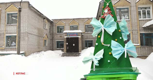 Украсим ёлку масками? Креатив из садика "Огонёк"