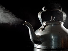 Избил и облил кипятком