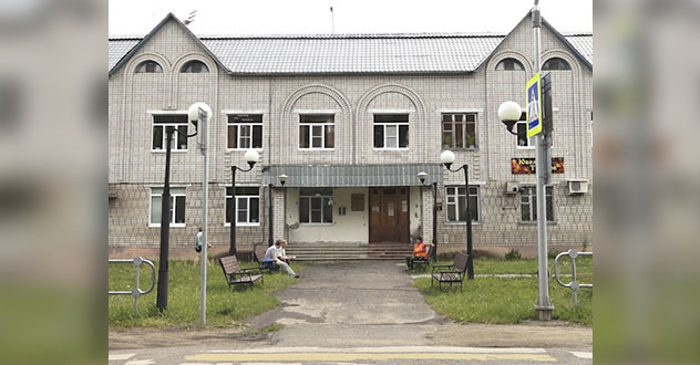 Дым в трубу, дрова в исходное, пельмени разлепить...