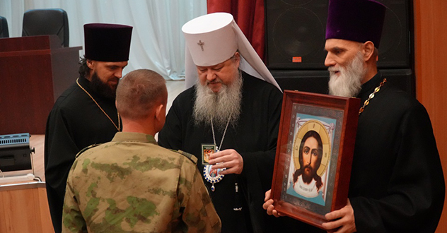 Митрополит Архангельский вручил икону отряду спецназначения «Ратник» Росгвардии