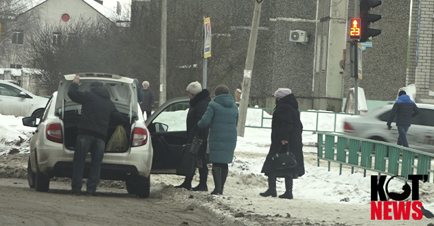 Бомбилы сожалеют, что убивают общественный транспорт, но от дохода не откажутся