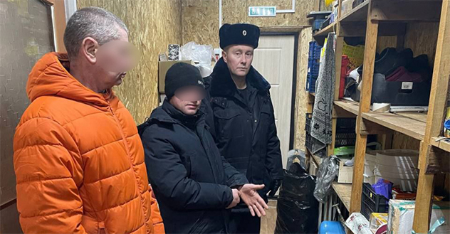 Вилегодскими полицейскими задержан подозреваемый в краже и попытке поджога здания магазина