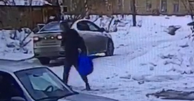 Архангельскими полицейскими задержан пособник телефонных мошенников, обманувший пожилых женщин