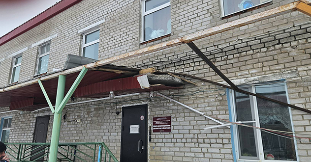 Органами прокуратуры проводится проверка по факту обрушения крыши над входом в здание детского сада в поселке Искателей Ненецкого автономного округа