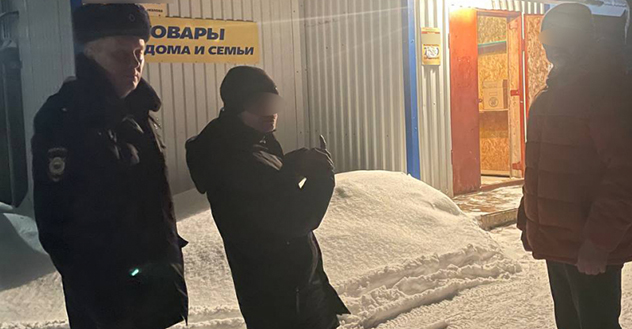 Вилегодскими полицейскими задержан подозреваемый в краже и попытке поджога здания магазина