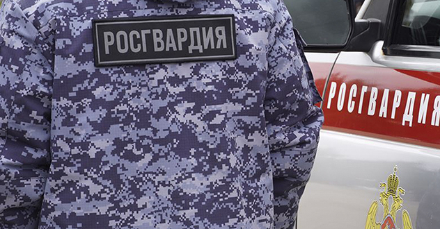 Наряд Росгвардии задержал северодвинца, подозреваемого в хищении алкогольных напитков